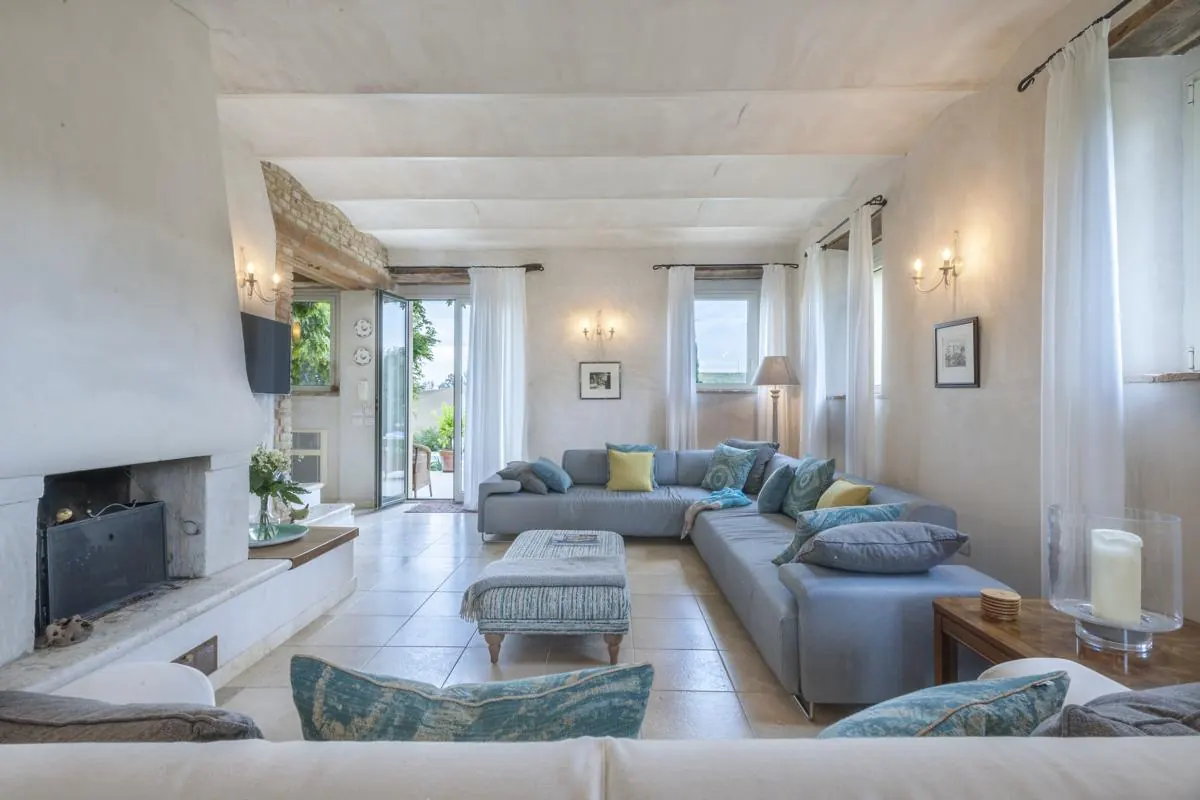 Living room opening onto the garden
