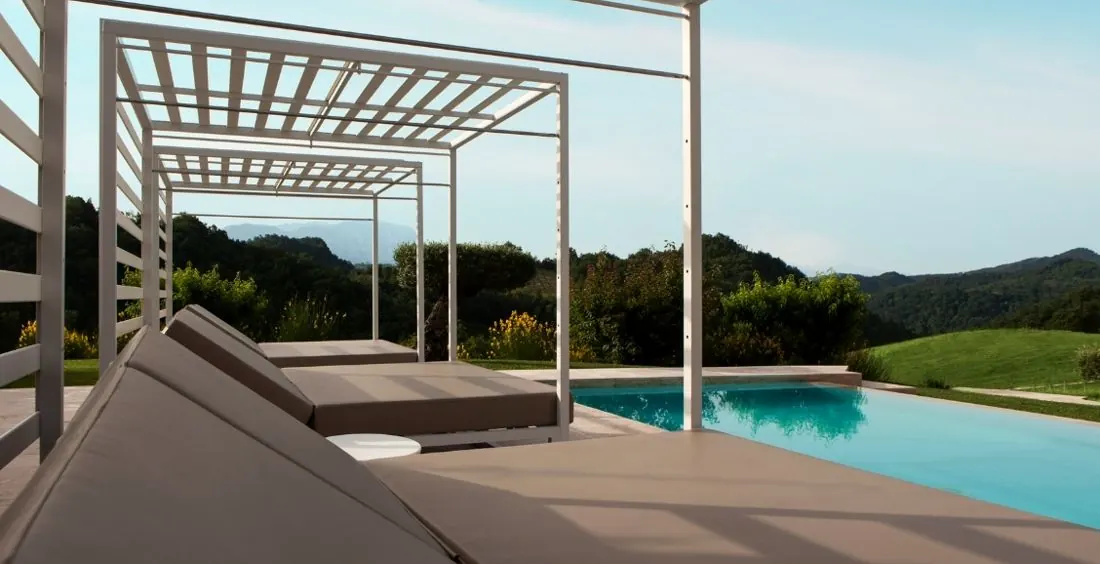 The infinity pool and the mountains